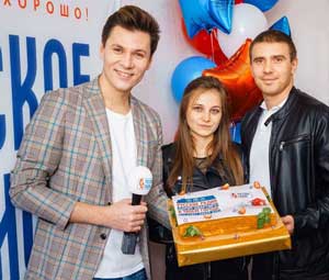 Русское радио вручило победительнице ключи от квартиры